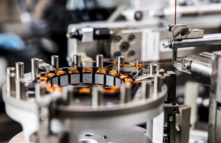 Spulenwickelmaschine wickelt Spule