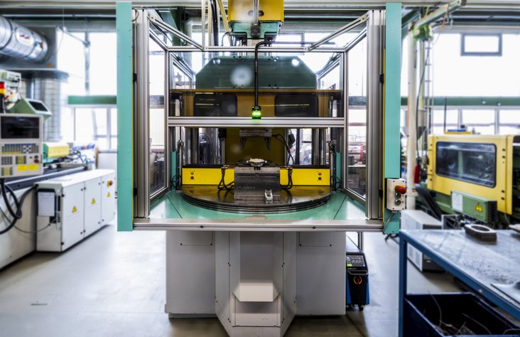 Kunststoffspritzgussmaschine Arburg Typ 1200T